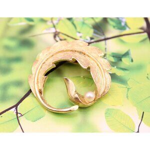 Leaf Pearl Swirl Gold Tone Brooch Lapel Hat Pin Brushed Textured Vintage Estate
